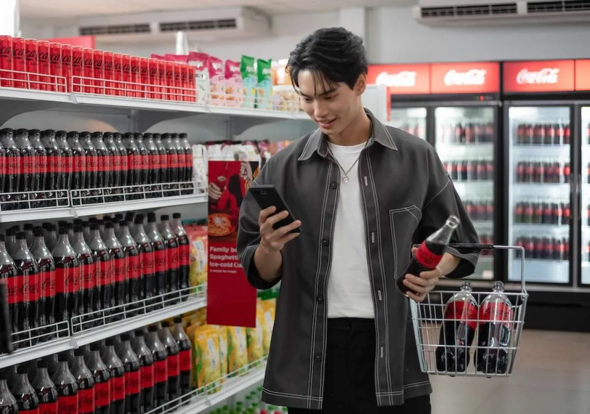 Win Metawin & Coca-Cola Buka Keajaiban Momen Makan Bersama dalam Film Ikatan Keluarga