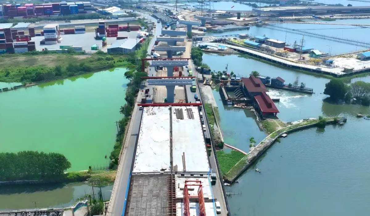 SMGR Pasok 22.184 Ton Semen untuk Pembangunan Tol Semarang-Demak Hingga Juli 2025