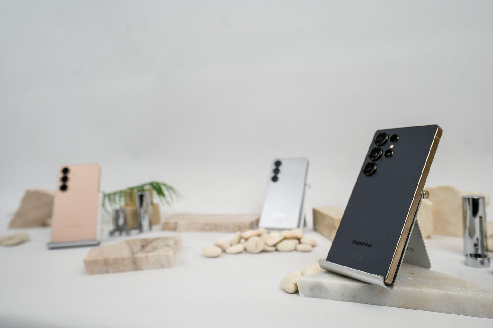 Durabilitas Galaxy S25 Series semakin diperkuat melalui kehadiran komponen premium yang disematkan