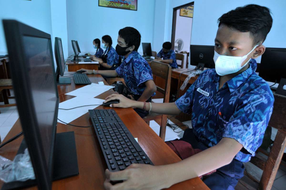 Infrastruktur Tak Siap, Asesmen Nasional Bikin Repot Para Guru