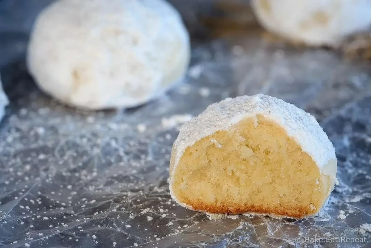Ide Bikin Kue Kering Natal & Tahun Baru: Almond Snowball!