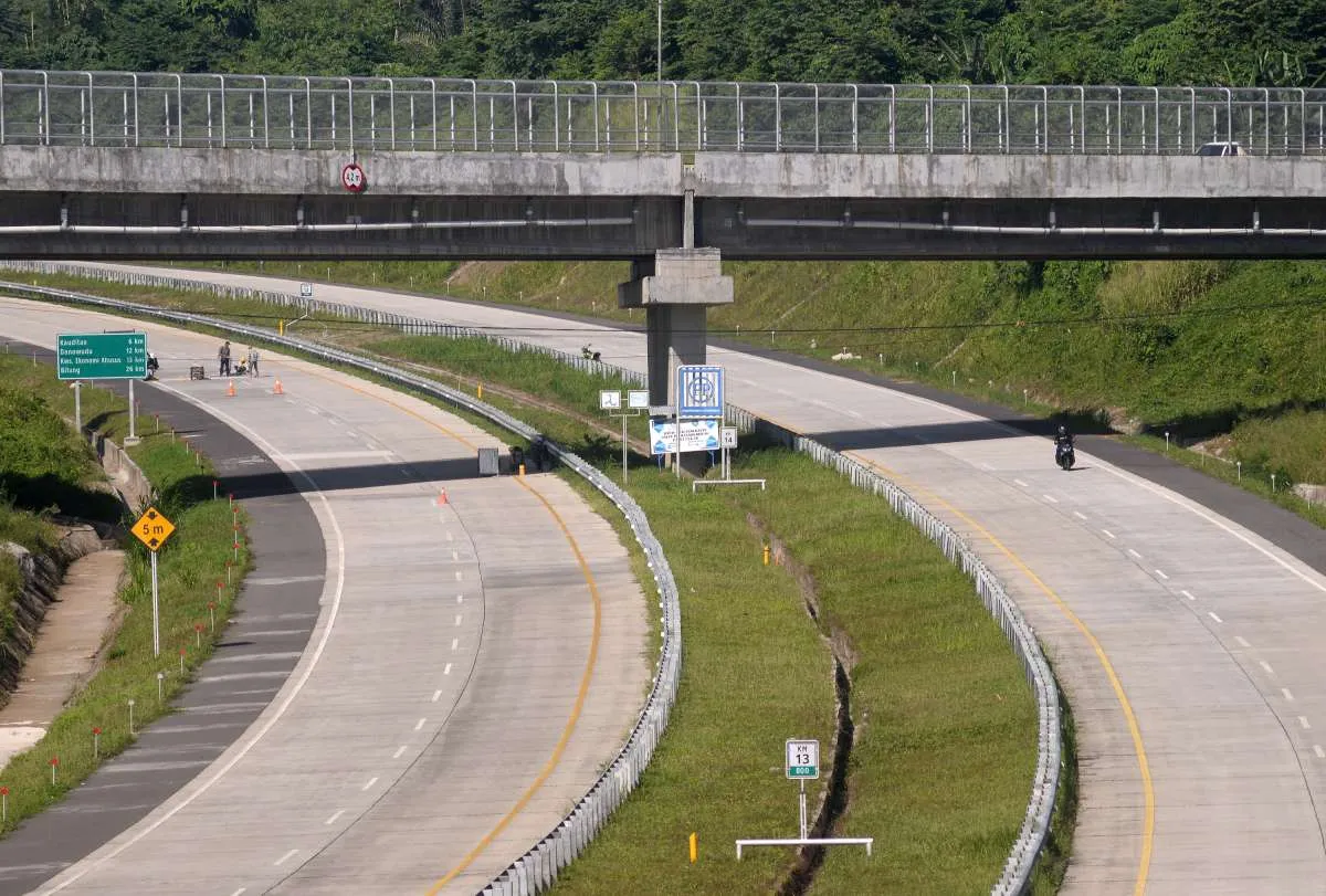 Jokowi resmikan jalan tol Manado-Danowudu