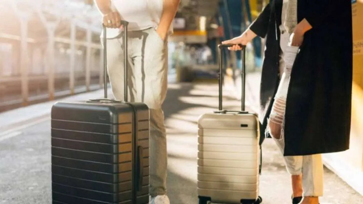 Tips Membersihkan Koper Agar Terlihat Seperti Baru