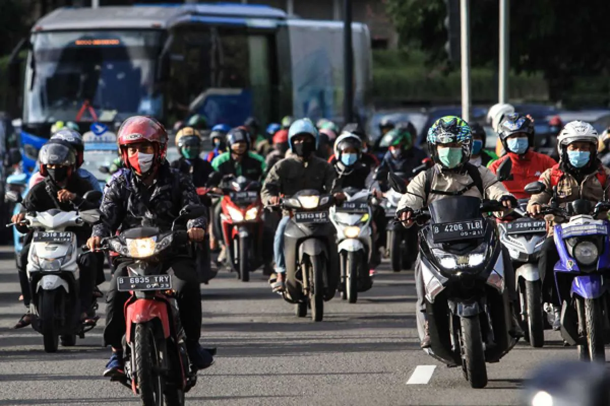 Suka Berkendara Motor? 3 Skincare Pria yang Wajib Dimiliki