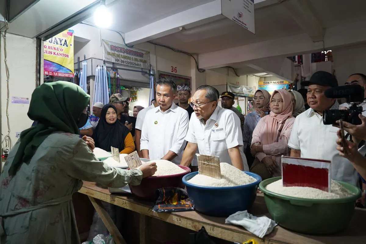 Mendag Tinjau Pasar Tarogog: Jelang Iduladha, Harga Bapok Stabil & Stok Terjaga