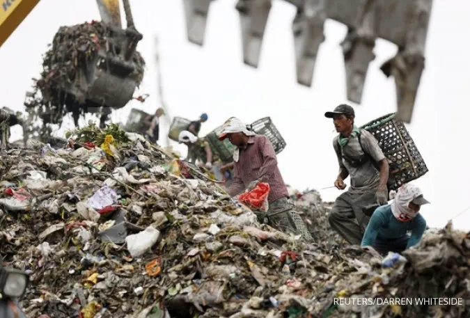 Ahok threatening Rp 5 million fine for litterbugs