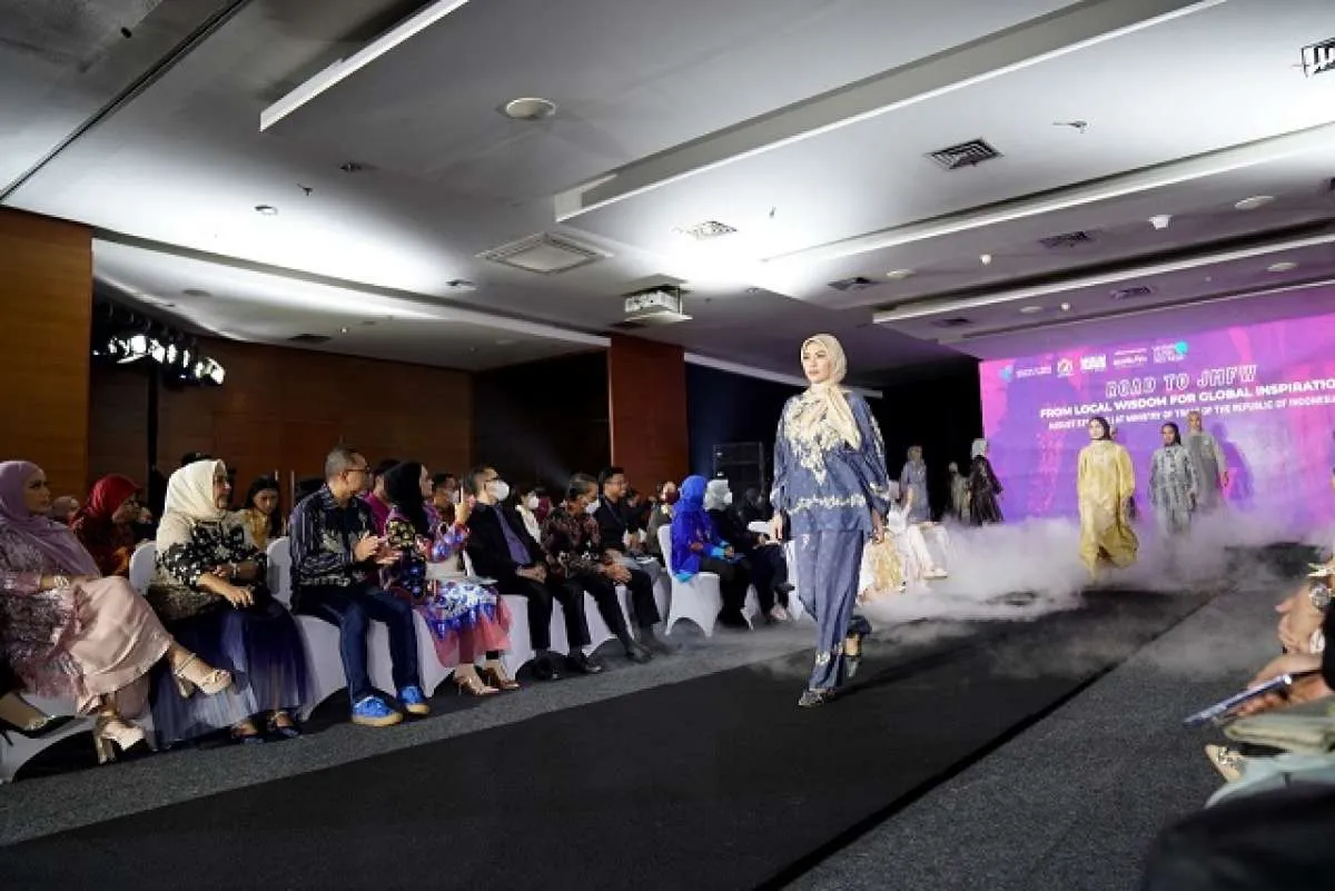 Road to JMFW 2023 Fashion Show, Mendag: Kuasai Pasar Global dengan Kearifan Lokal