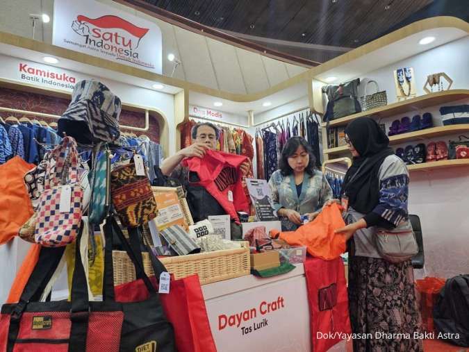 Produk Unggulan DSA & UMKM YDBA Meriahkan Inacraft 2024