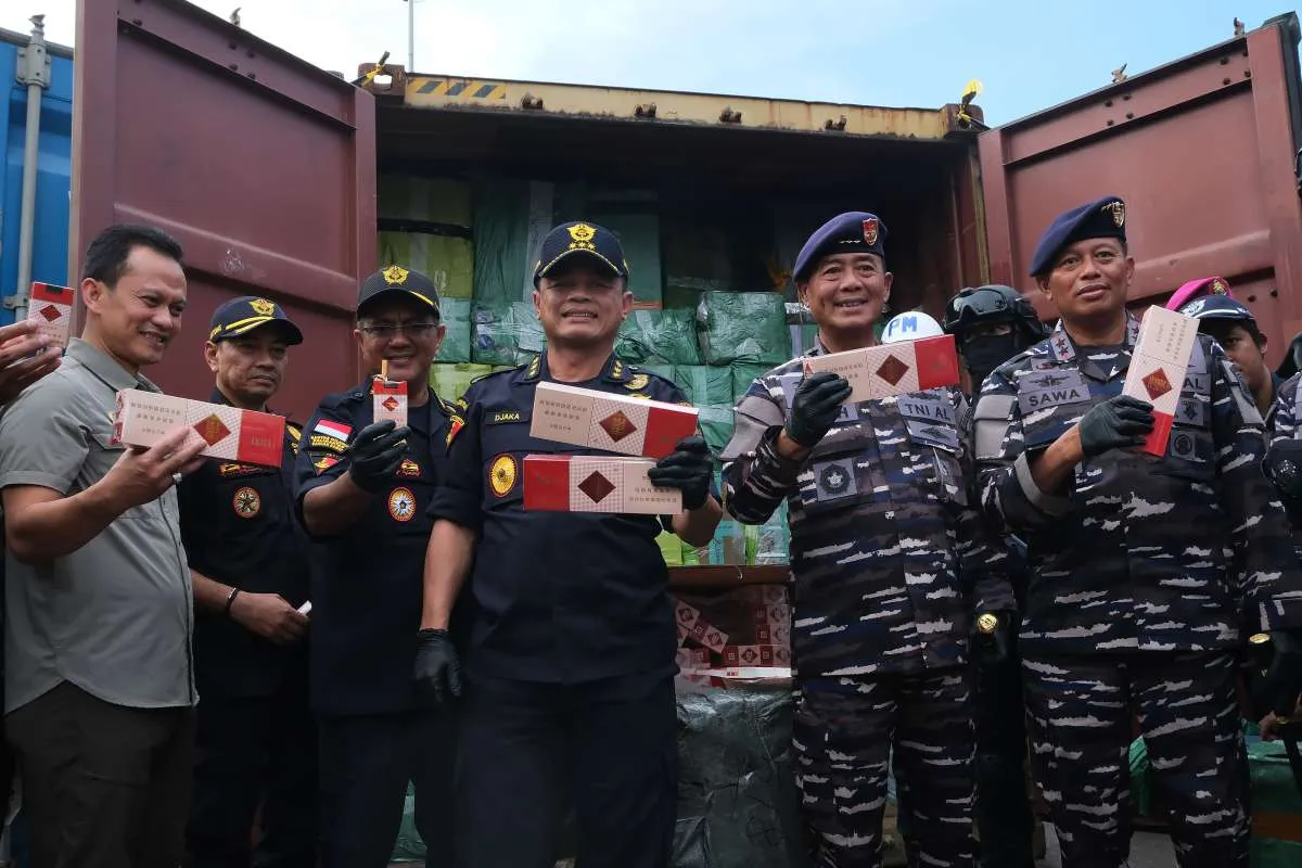 Bea Cukai Amankan 160 Juta Batang Rokok Ilegal Senilai Rp 500 Miliar di Pekanbaru