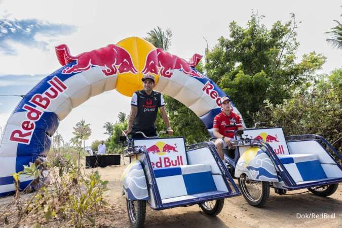 Pembalap Red Bull MotoGP Adu Cepat dengan Becak Motor di Mandalika